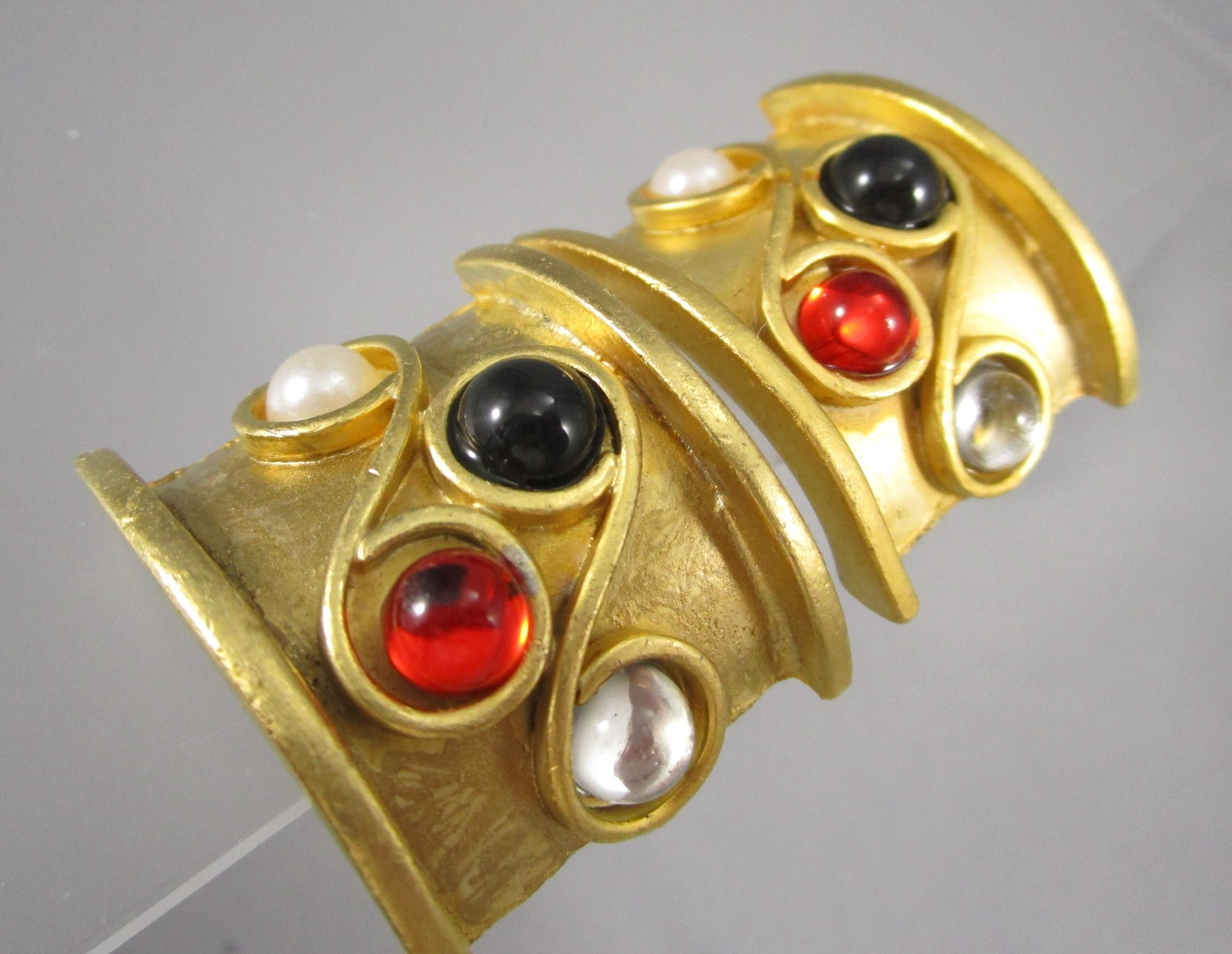 Vtg Matte Satin Brushed Curved Gold Tone Multi Color “GEMS” Clip Earrings 166M