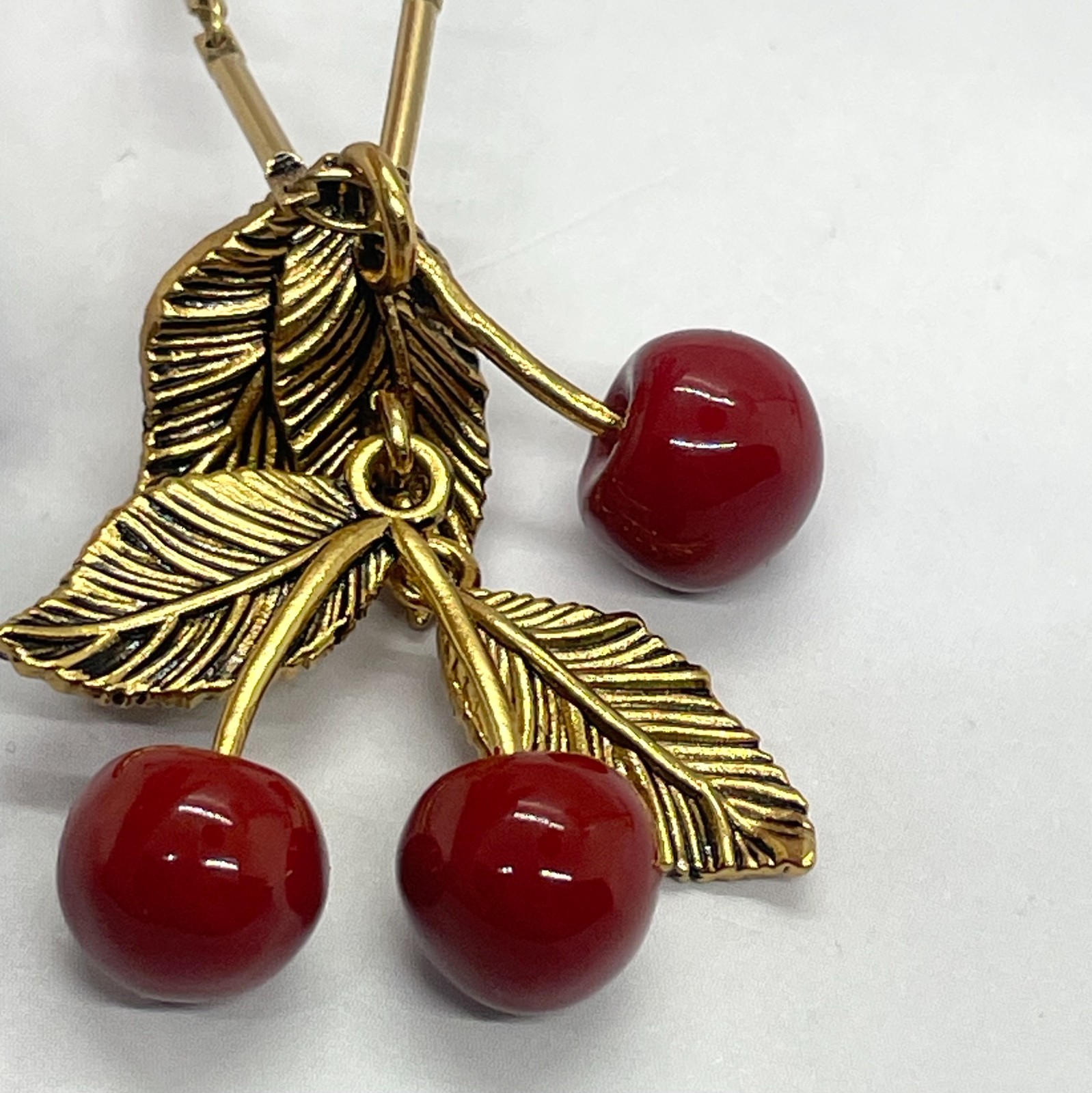 YSL YVES SAINT LAURENT Cherry Pendant Necklace – Pre owned / MF6225