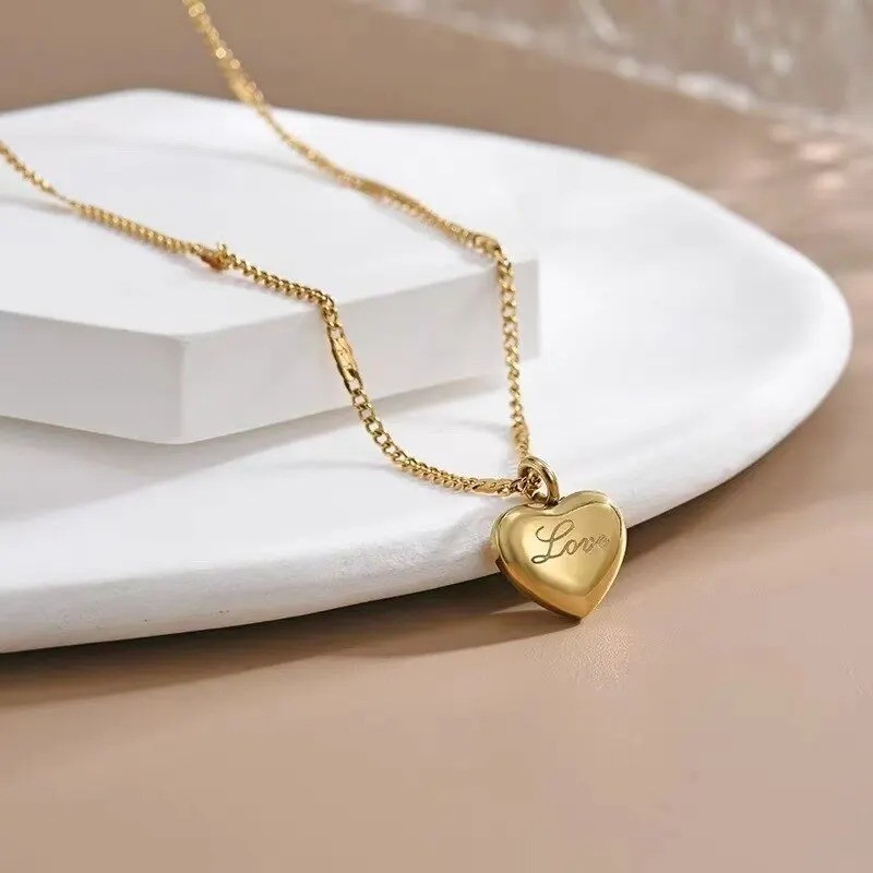 Gold Heart Engraved Love Necklace for Women Fashion Collarbone Chain Gift