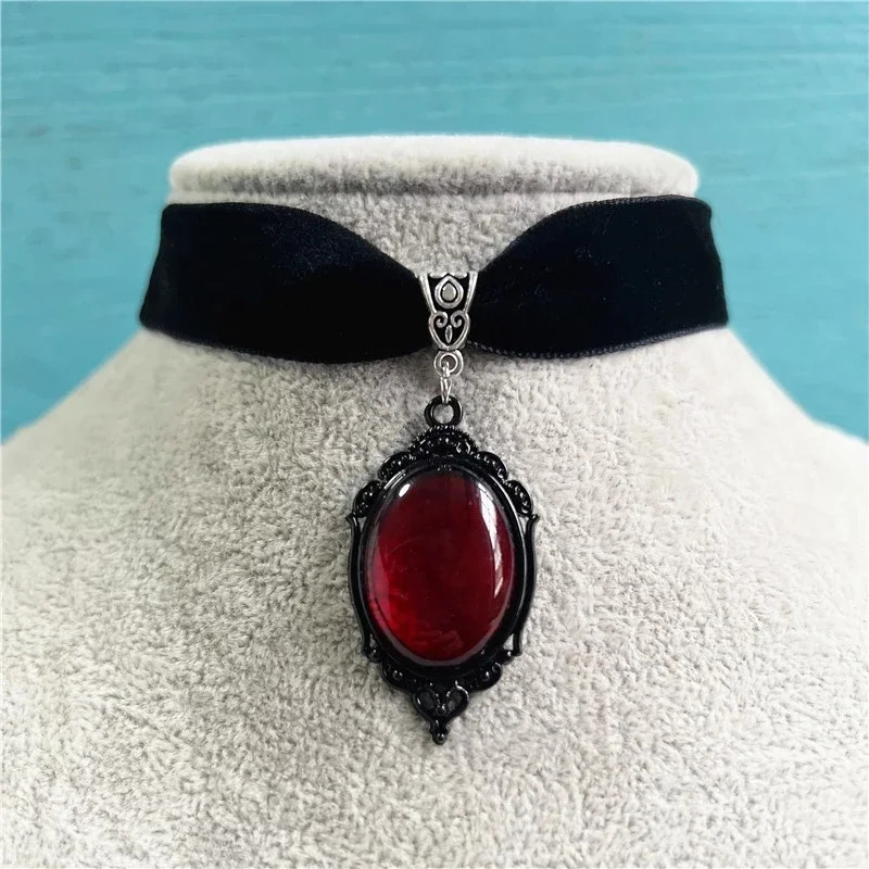 Gothic Vampire Cameo Pendant Choker Velvet Necklace For Women Fashion Pagan