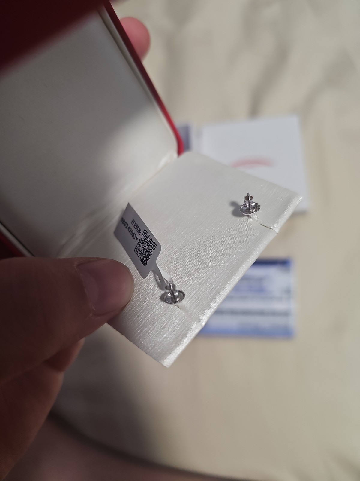 Brand New Diamour Brand 14K white gold real diamond stud earrings with IGI Cert