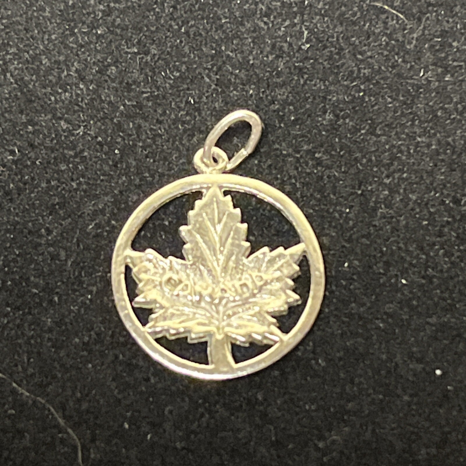 Vintage Sterling Silver Cut Out Maple Leaf Canada Charm 3/4 in .09 oz