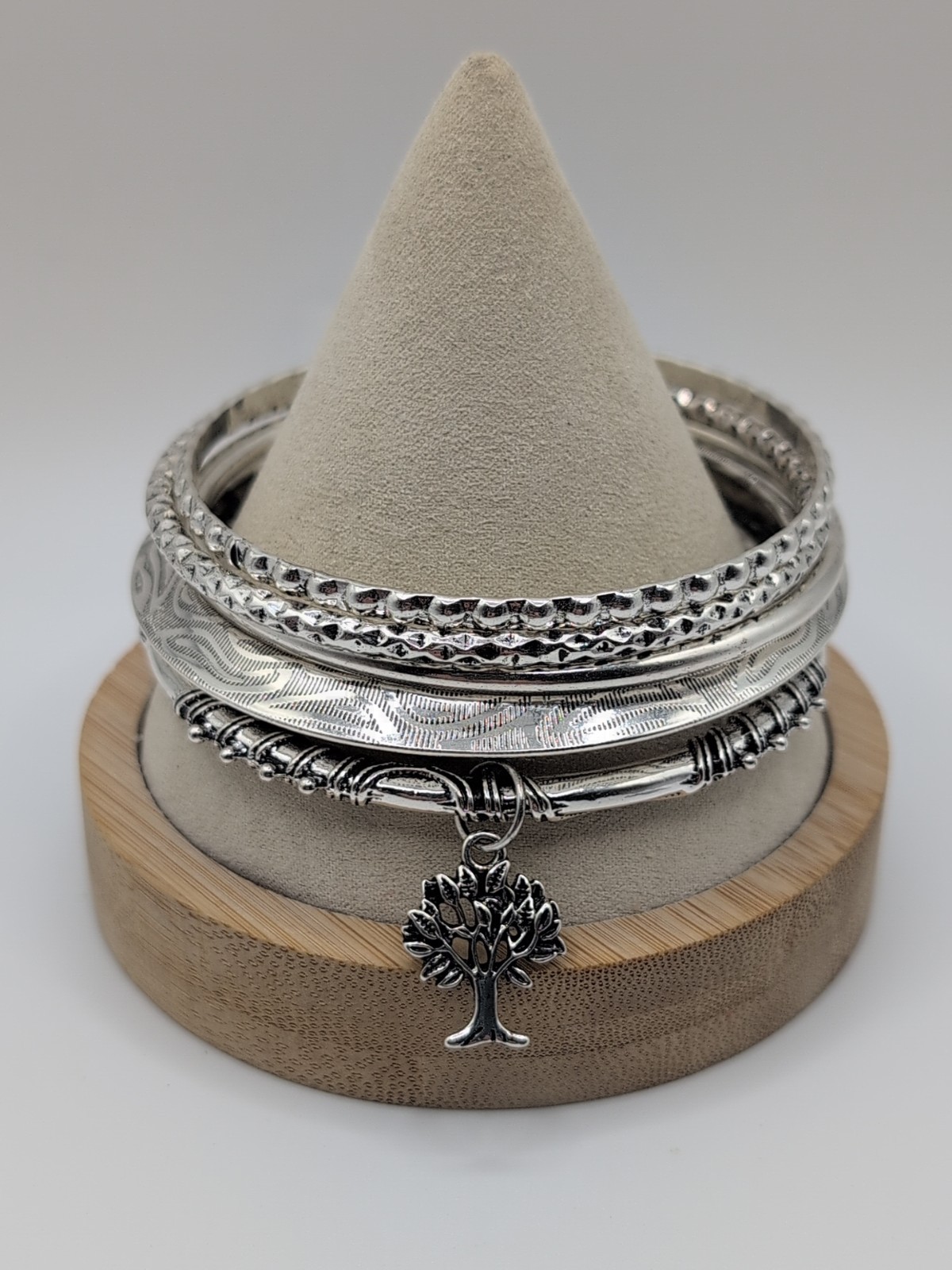 Signed C1046 5 Silver Tone Bangle Bracelet Set With Charms 8.5″