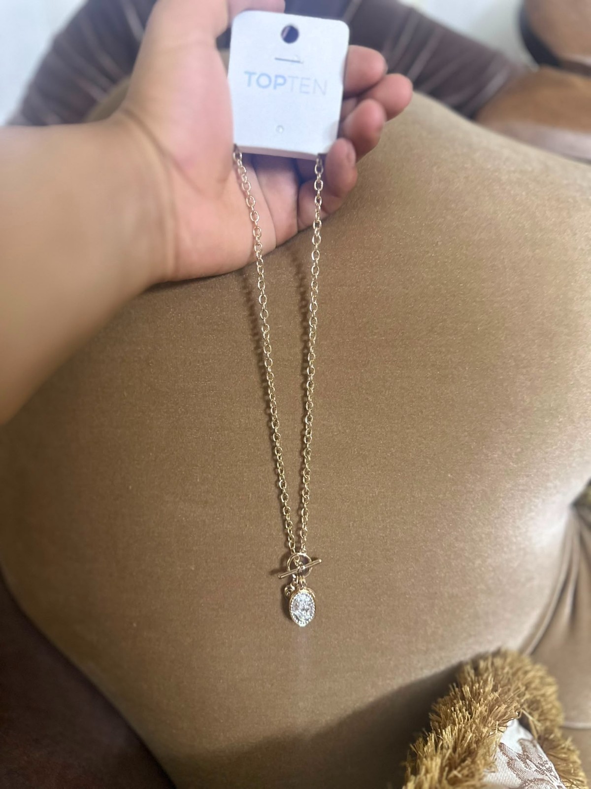 Elegant gold necklace for women, suitable for everyday wear, lightweight, a grea