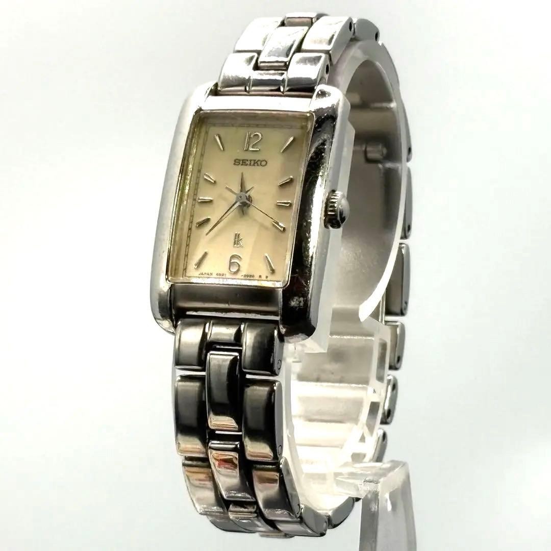 This is a rare SEIKO LUKIA ladies’ watch, with a brand new battery replaceme