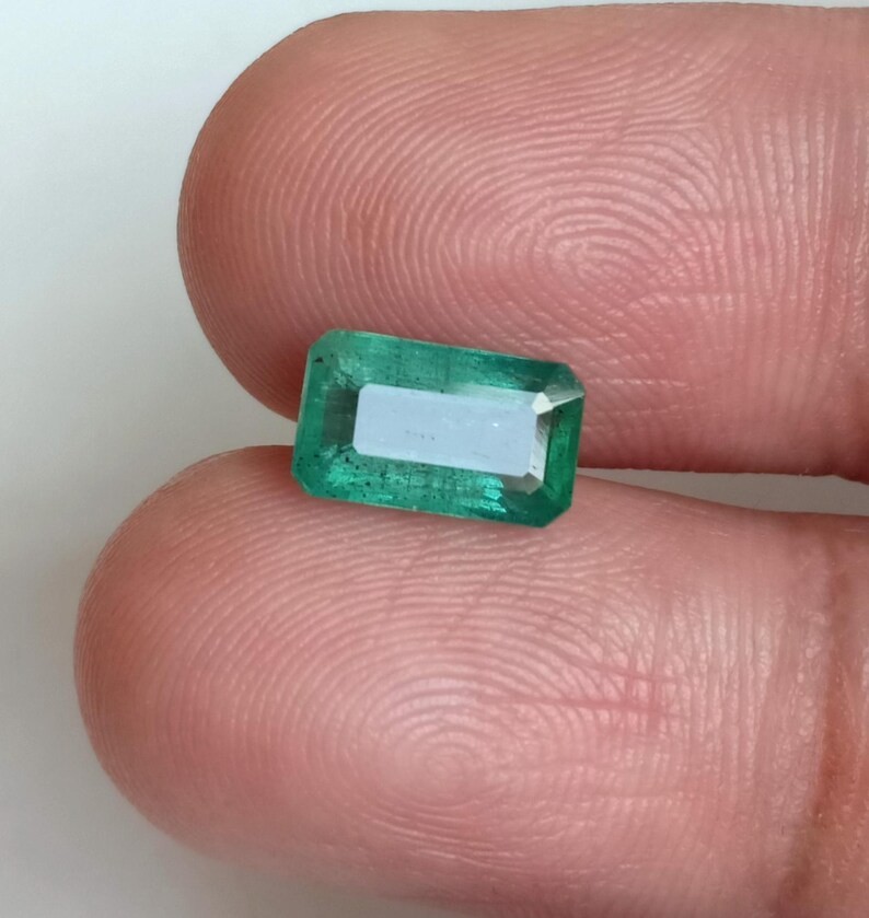 2.25 Ct Blueish Green Zambia Emerald Cut Minor Oil Emerald For Jewelry Ring