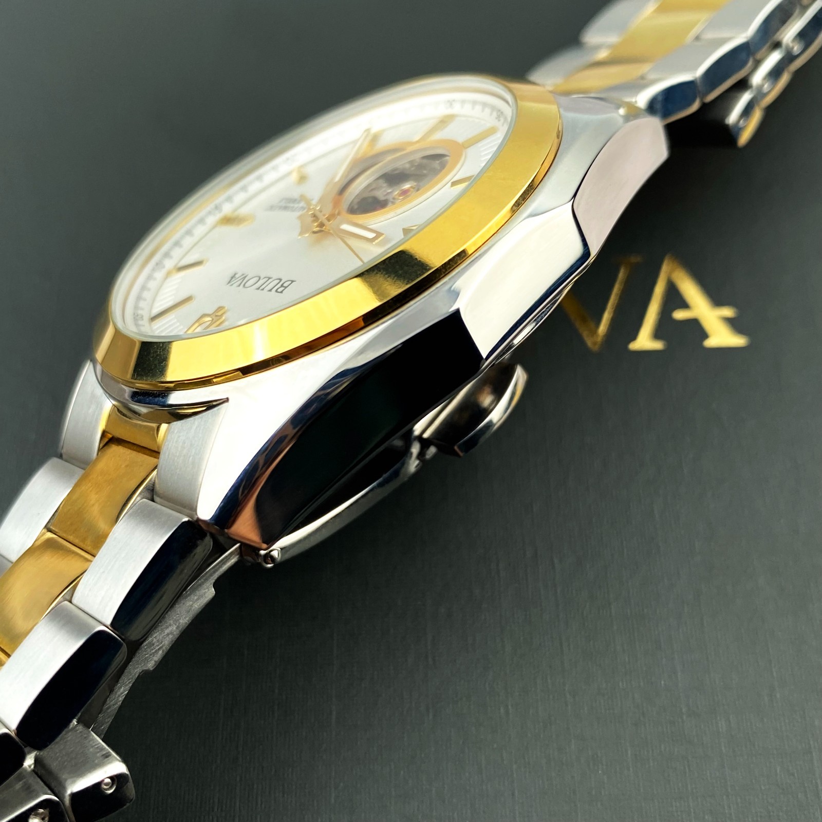 Bulova Surveyor 98A284 Automatic 42mm Silver Tone Dial Gold/Silver Men’s Watch