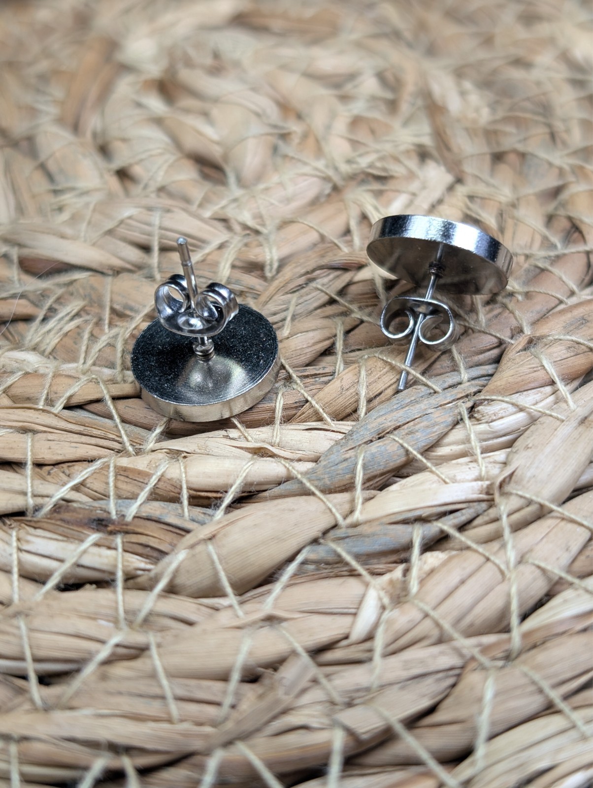 Armenia Flag Stud Earrings – Handmade – Gold or Silver Colour – 12mm resin
