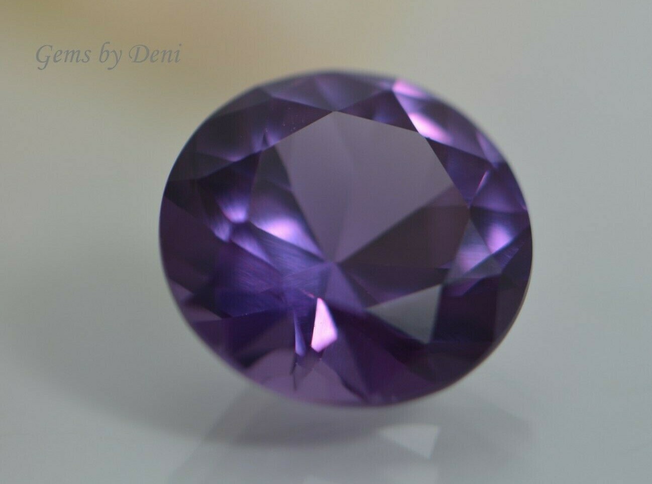 Lab-Created Alexandrite Round Shape Corundum (1mm-16mm)