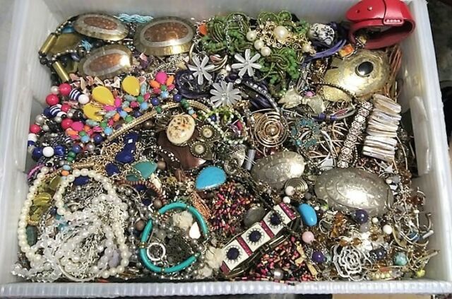 FREE SHIP 3 LBS Huge Lot Jewelry VTG Now Rhinestone Harvest Brooch Art FUN HUNT!