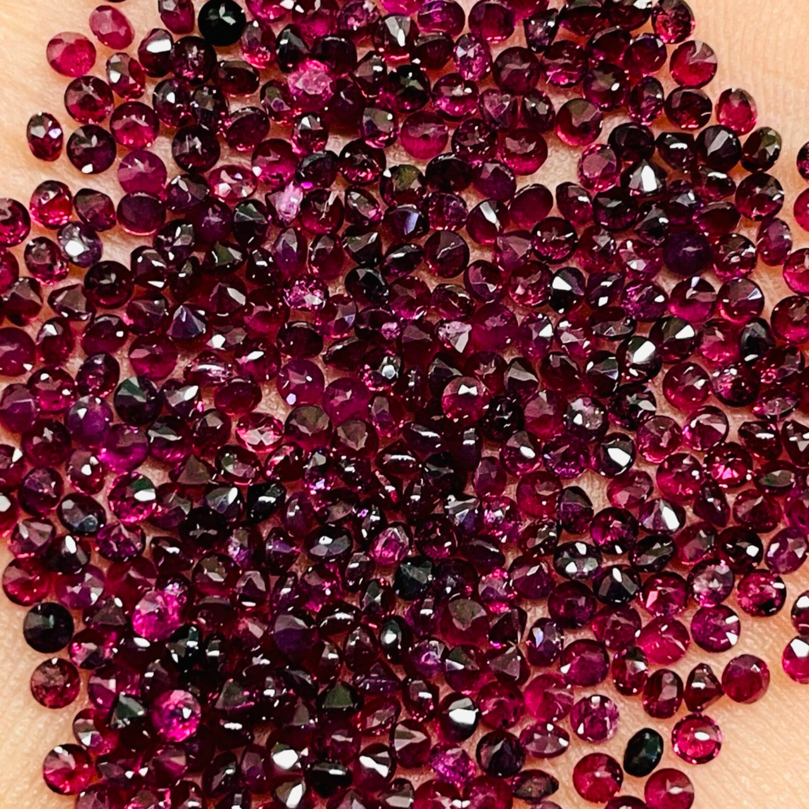 100 Pcs Natural Rhodolite Garnet 2.25mm Round Cut Loose Untreated Gemstones Lot
