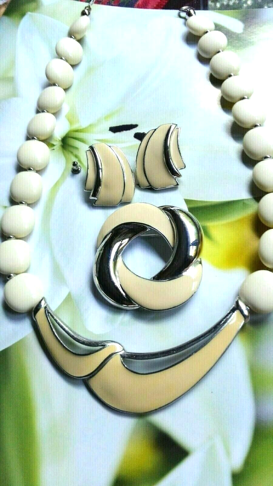 TRIFARI CREAM ENAMEL NECKLACE BROOCH POST EARRINGS MODERN SILVER RHODIUM RETRO