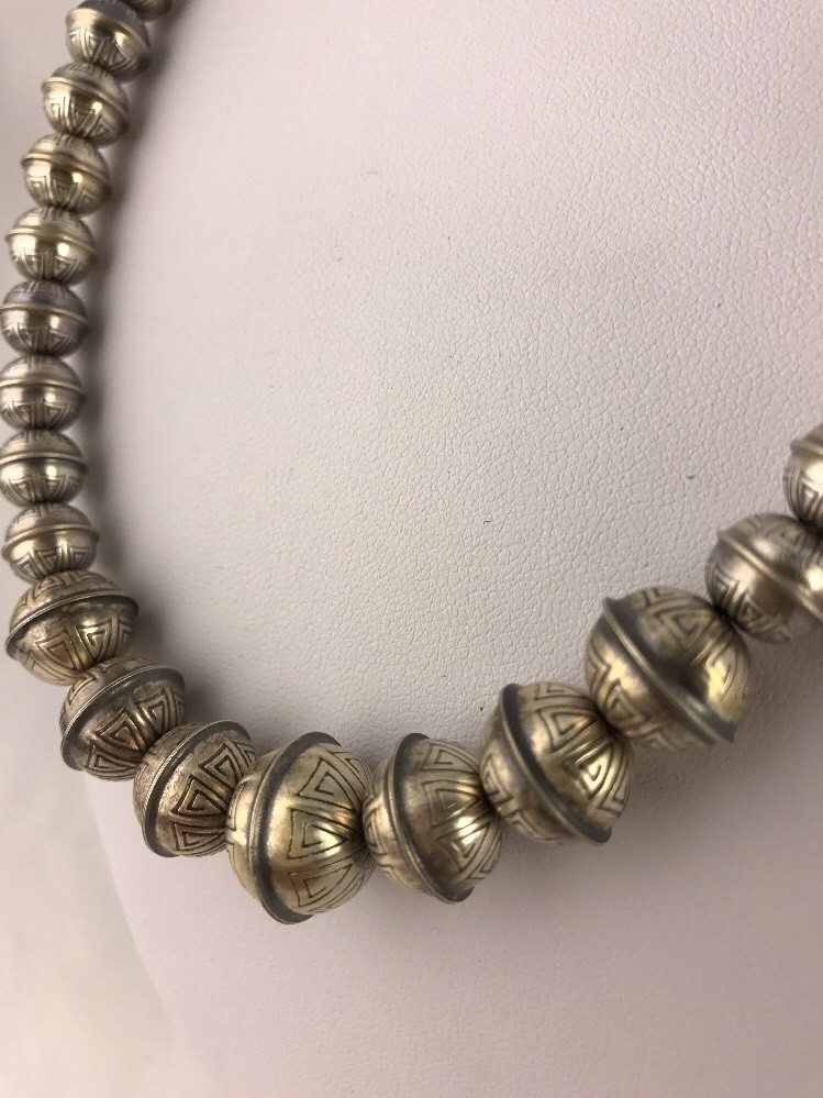 Hand Stamped Bench Navajo Pearls Graduated Sterling Silver Bead Necklace 19″
