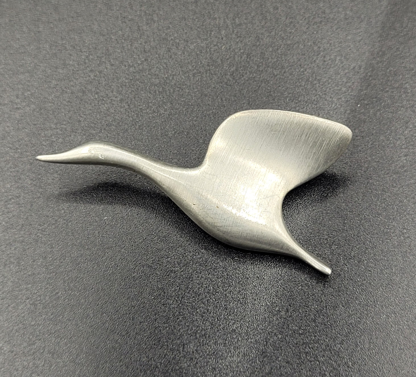 Frederick Design Canada Goose Pewter Bird In Flight Brooch Pin Silver Tone Vtg