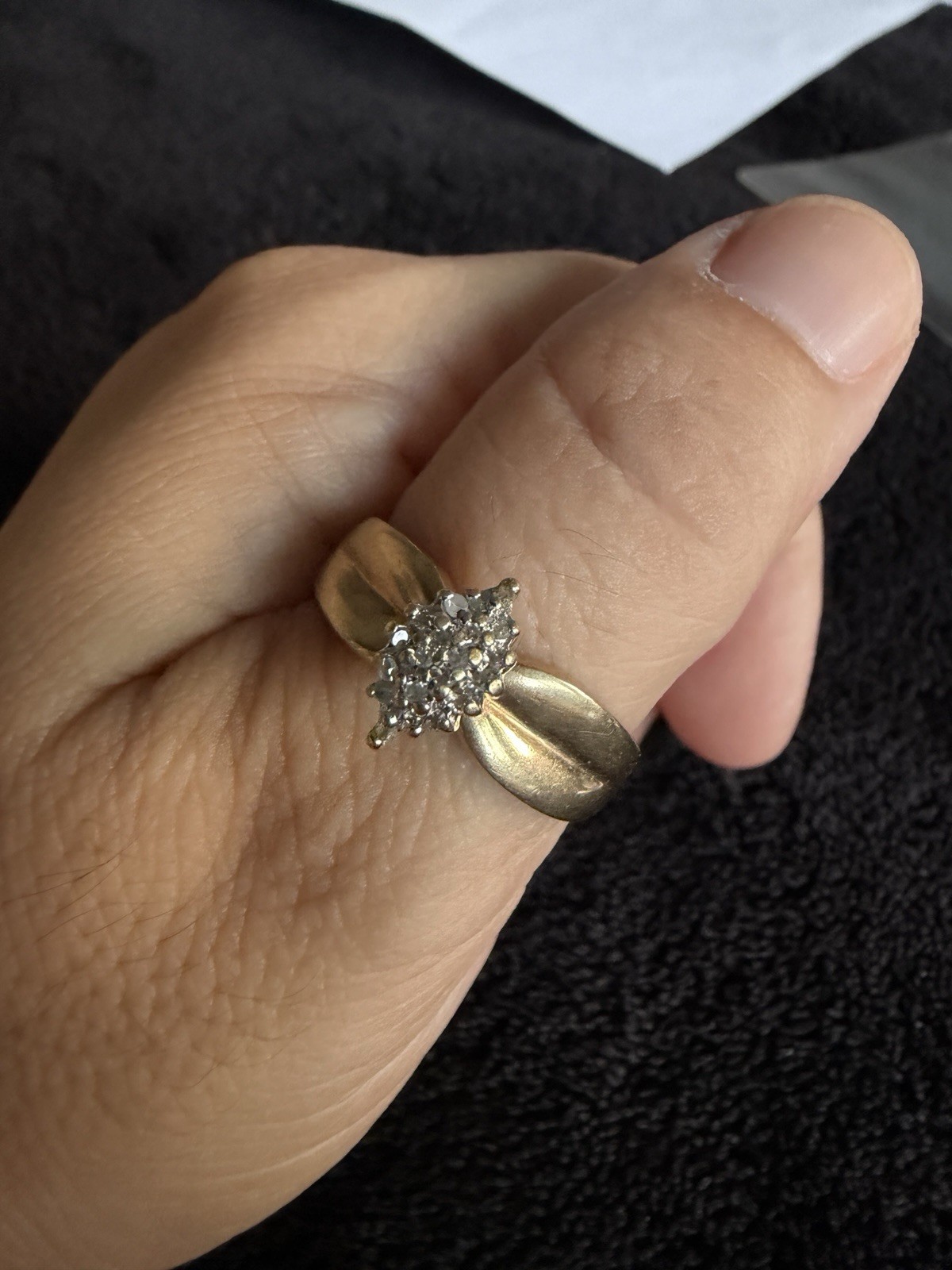 10K solid Yellow Gold Round White Diamond Cluster Ring Size 8 Pre-Owned Good
