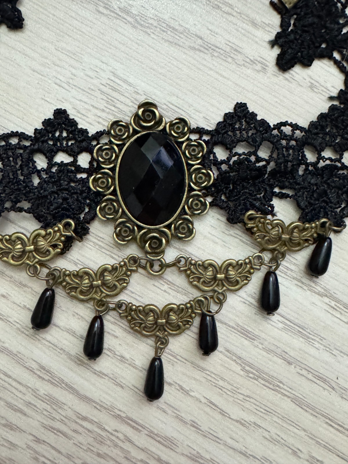 Gothic Black Lace Beaded Choker-Necklace, Victorian Look, Cosplay, Halloween