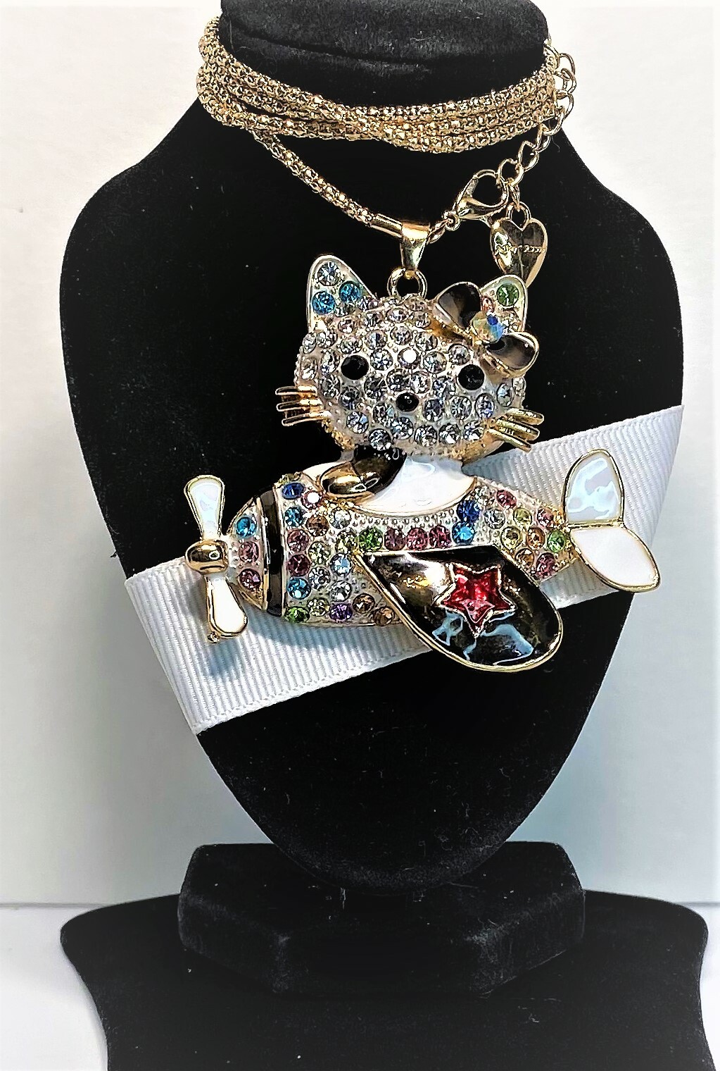 BETSEY JOHNSON PENDANT COME FLY WITH ME CAT N A PLANE WITH A GOLD CHAIN AND TAG