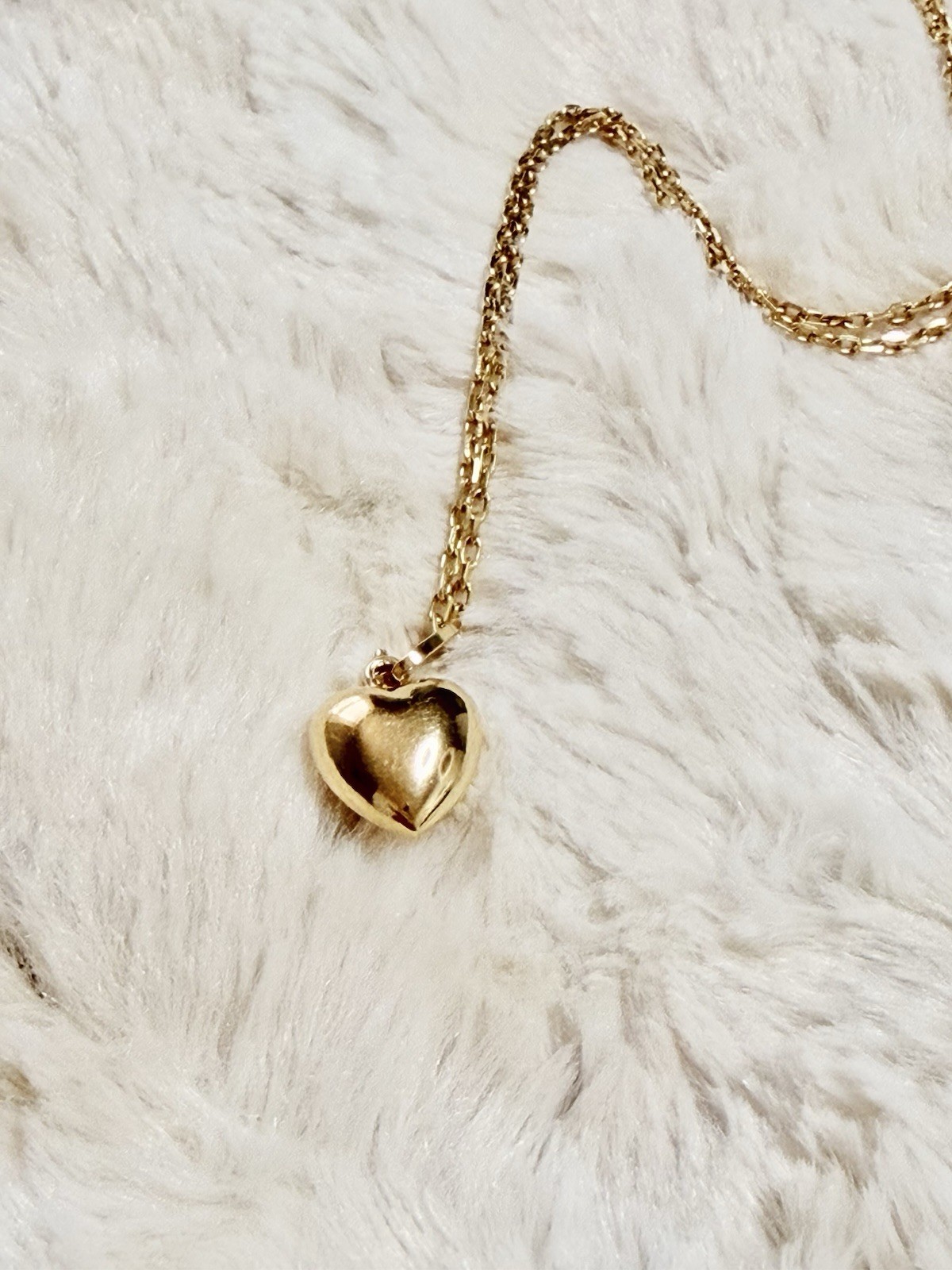 18 Karat Solid Gold Heart Necklace, 17 Inches