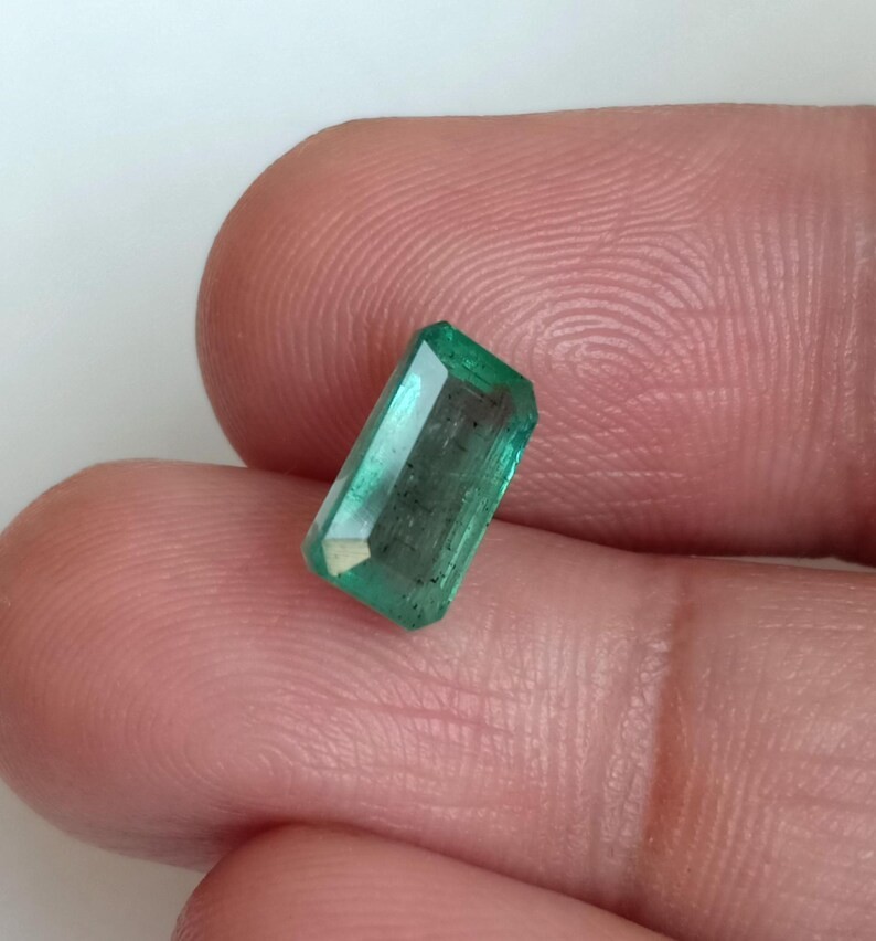 2.25 Ct Blueish Green Zambia Emerald Cut Minor Oil Emerald For Jewelry Ring