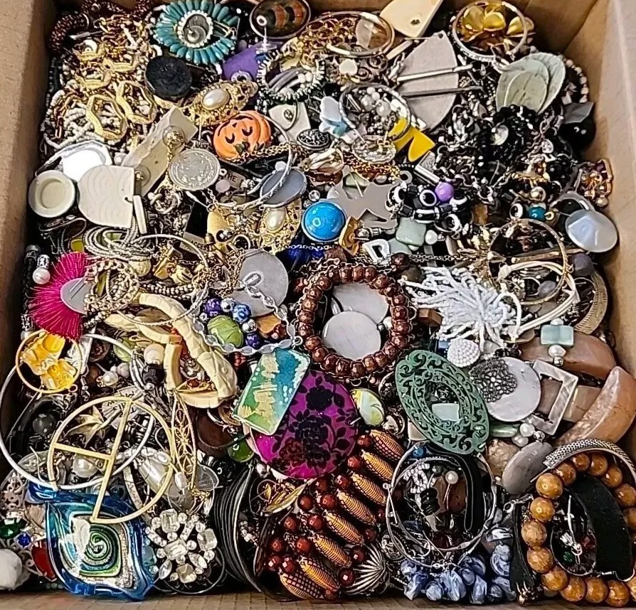 3 Lbs Unsearched Huge Lot VTG Jewelry Vintage Mod Junk + Wear Resell Tangled In