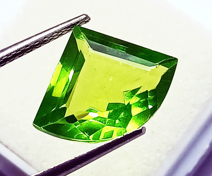 Certified 10.40 Ct Natural Rare Green Peridot Fancy AAA Quality Loose Gemstone