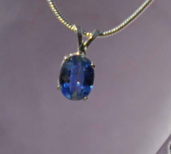 1.2 CT HANDCRAFTED 8MM X 6MM OVAL BLUE KYANITE PENDANT IN STERLING SILVER