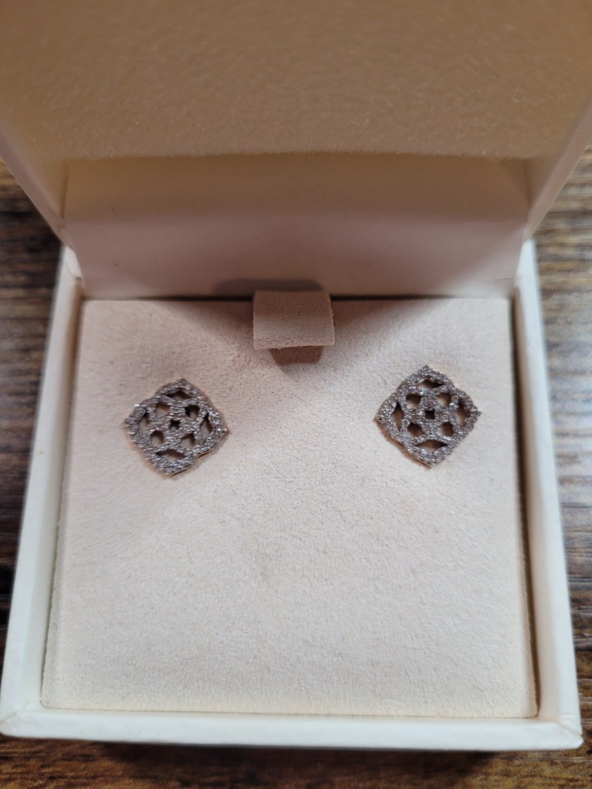 HTF Sparkling Kendra Scott 14kt Yellow Gold Pave Diamond FLEUR Logo Earrings