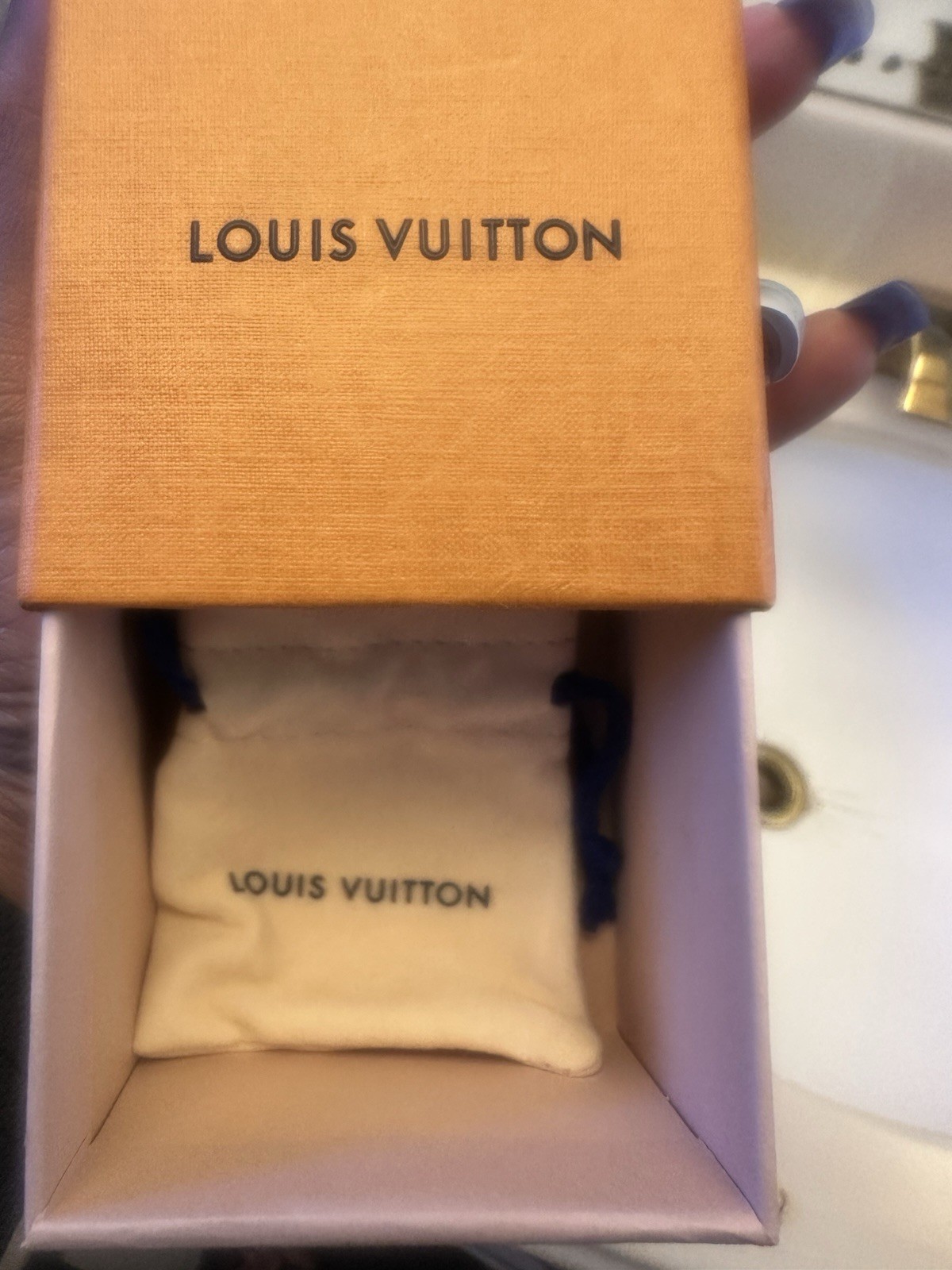 LOUIS VUITTON WomenNecklace metal M00596Necklace LV Iconic