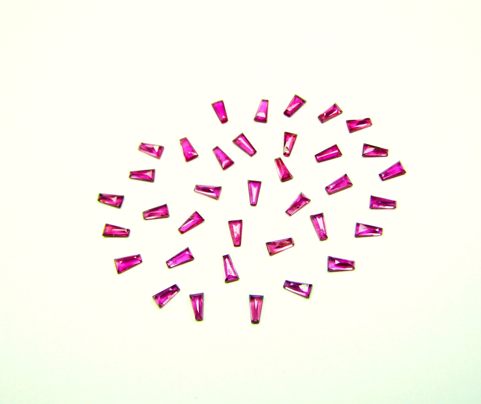 Natural Tapered Baguette Thai Ruby 36 Pcs 4.60 Cts Tol 4×2-2.1×1.1-1.3 MM LxWxW