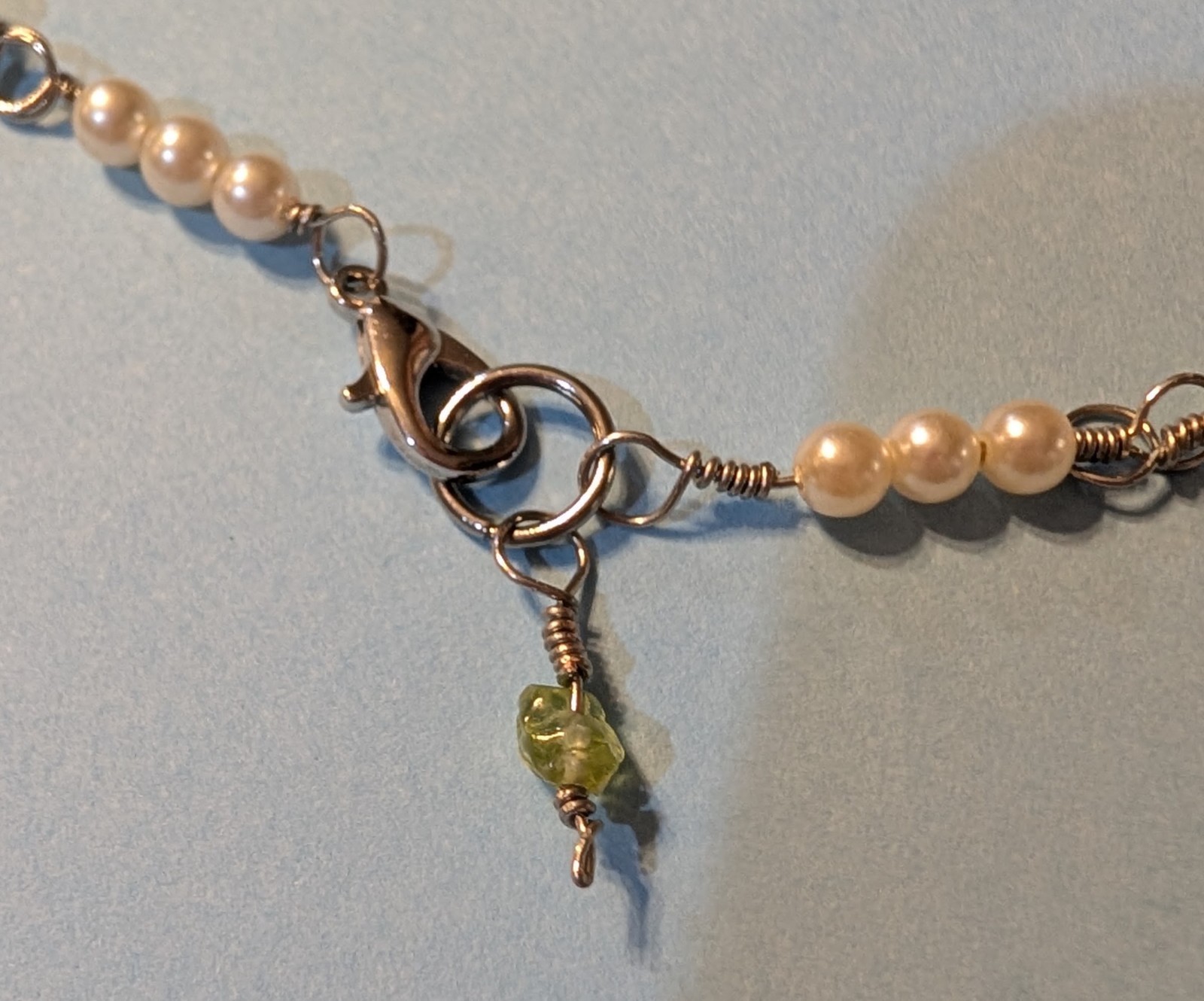 Green Peridot & Off-White Faux Pearl Beaded Chain Necklace Silver Lobster Clasp