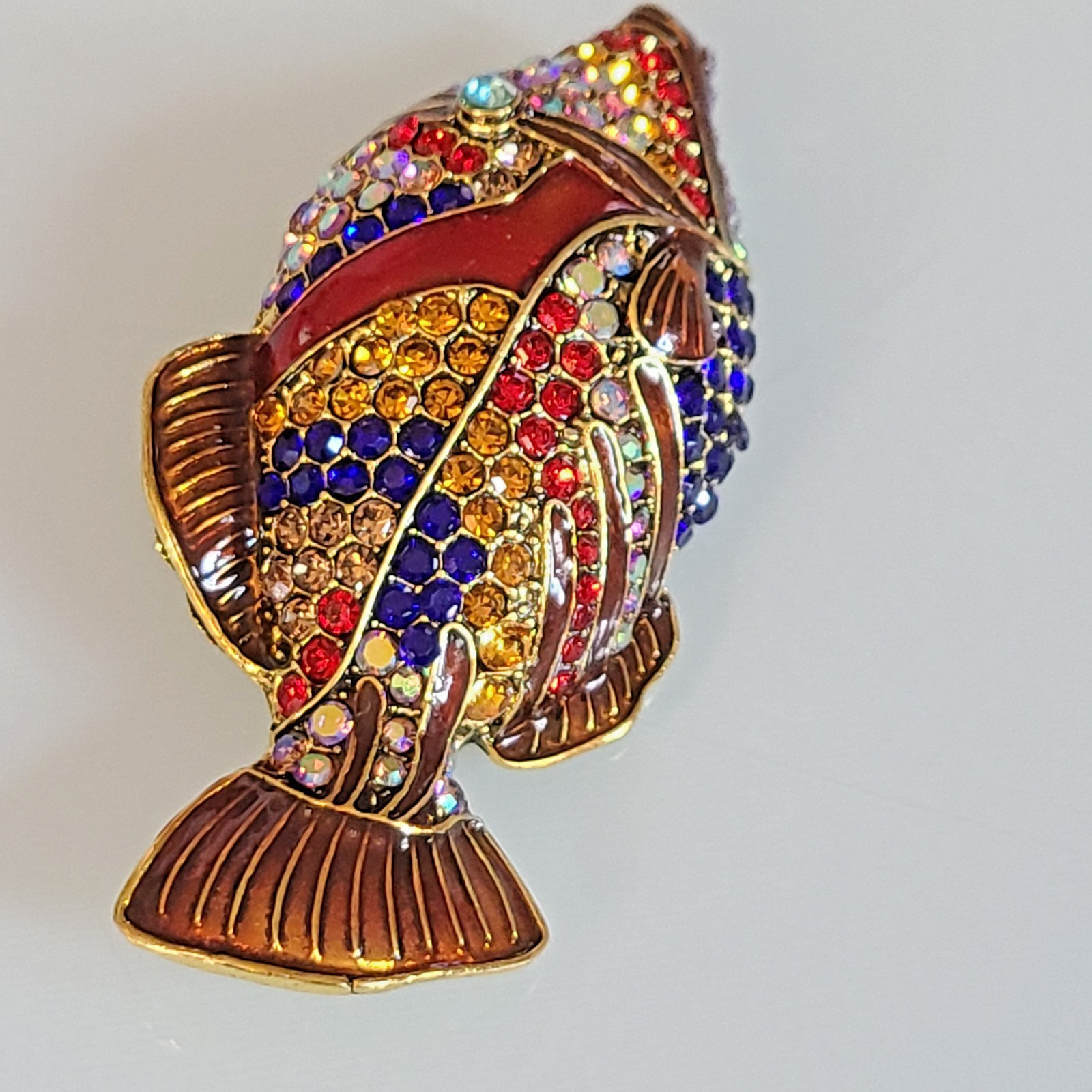 FAB HUGE 2.50″ UNSIGNED DESIGNER STYLE CRYSTAL RHINESTONE FISH BROOCH MULTI