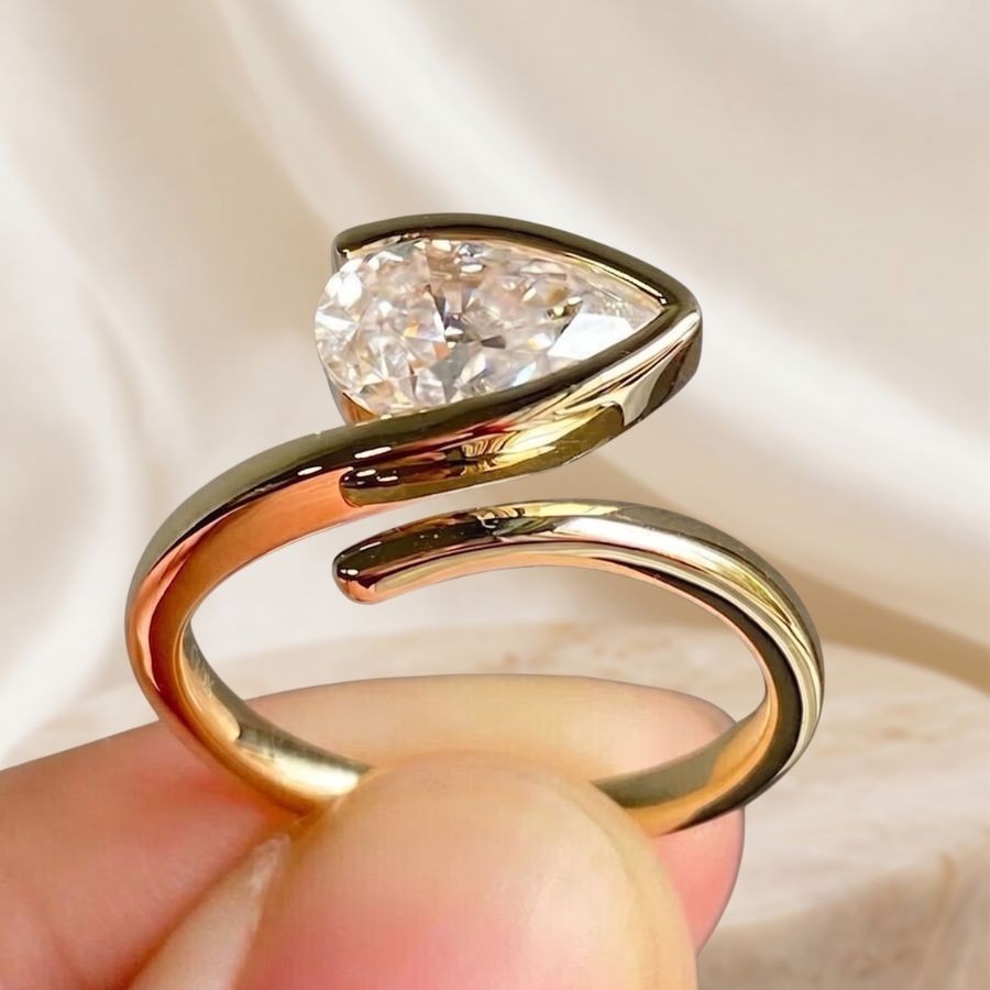 2.00Ct Pear-Cut VS1 Lab Grown Diamond Wedding Engagement Ring 14k Yellow Gold