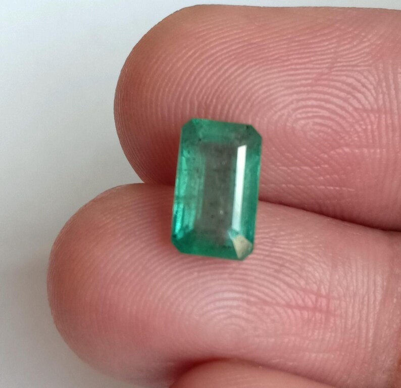 2.25 Ct Blueish Green Zambia Emerald Cut Minor Oil Emerald For Jewelry Ring