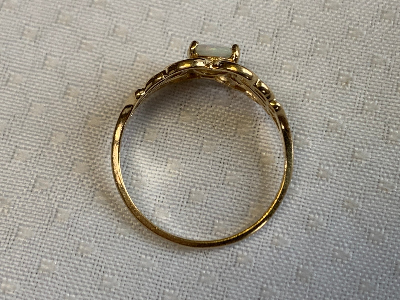 10K Yellow Gold Ring 1.53g Fine Jewelry Size 6 Band Opal Look Oval Stone *READ*