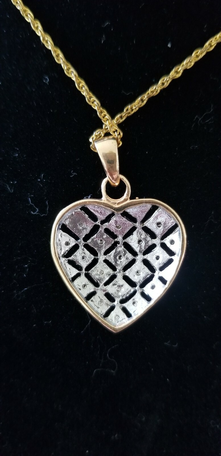 Crystal Heart Pendant & Chain. Silver-toned & Gold-toned