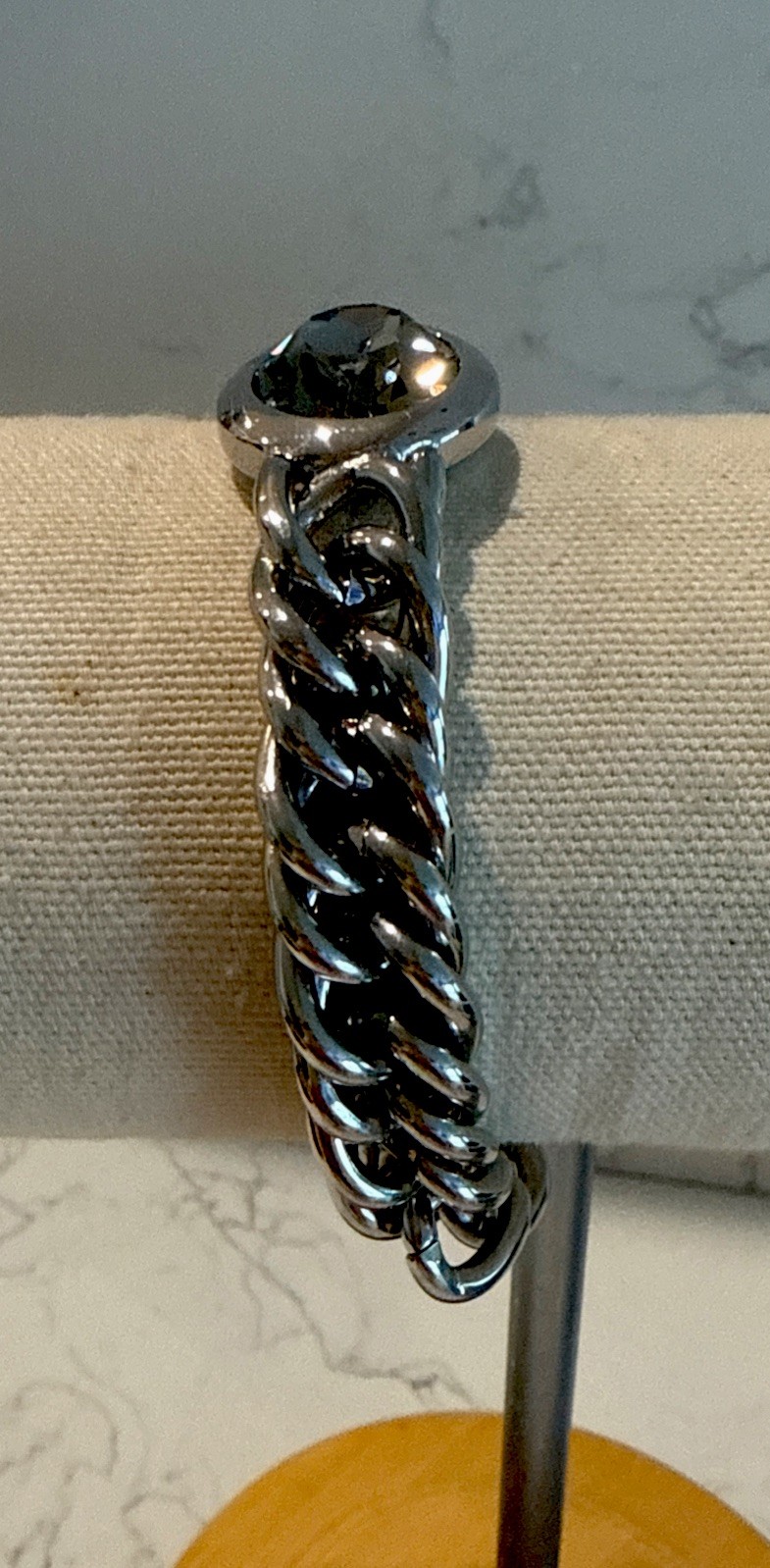 QUDO BRACELET TIVOLA DELUXE MONTANA CRYSTAL BIG 8in BEAUTIFUL, EXCELLENT COND.