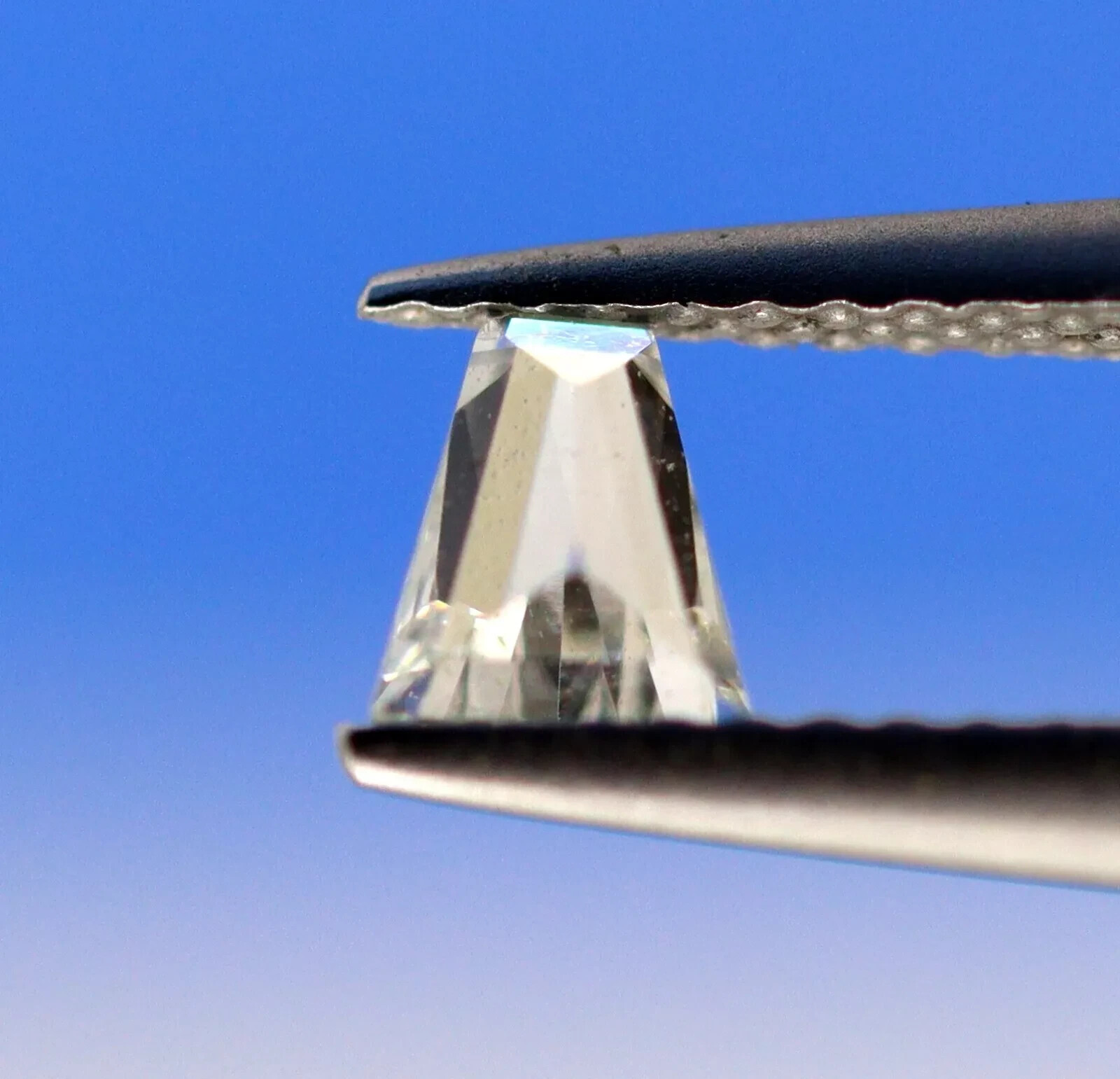 G/VS2 0.094 Ct Certified Natural Loose Diamond Tapered Baguette Cut 3 × 2 mm