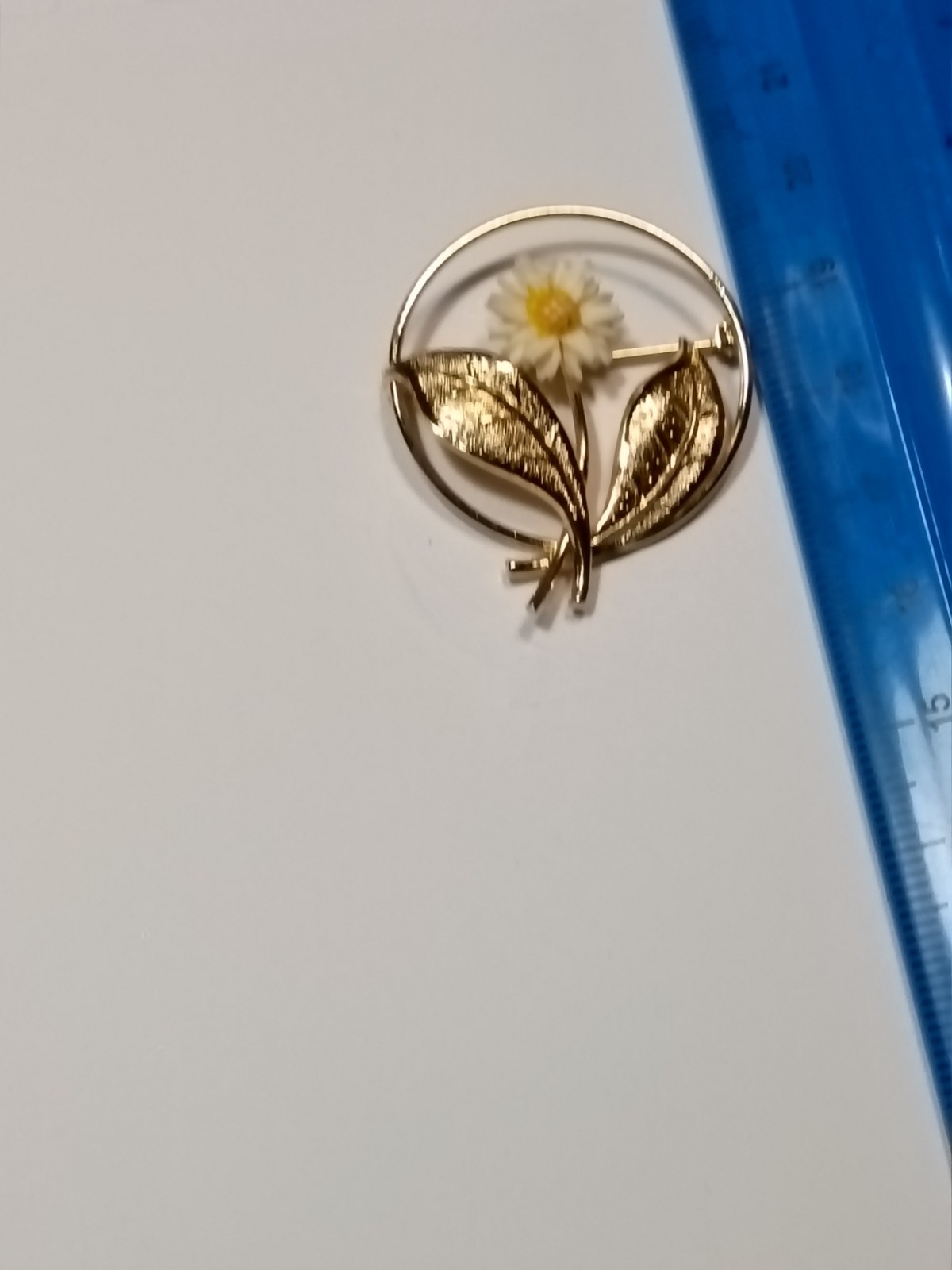 12k Gp A&Z Gold Tone Flower Leaf Circle Brooch Pin White Daisy Met