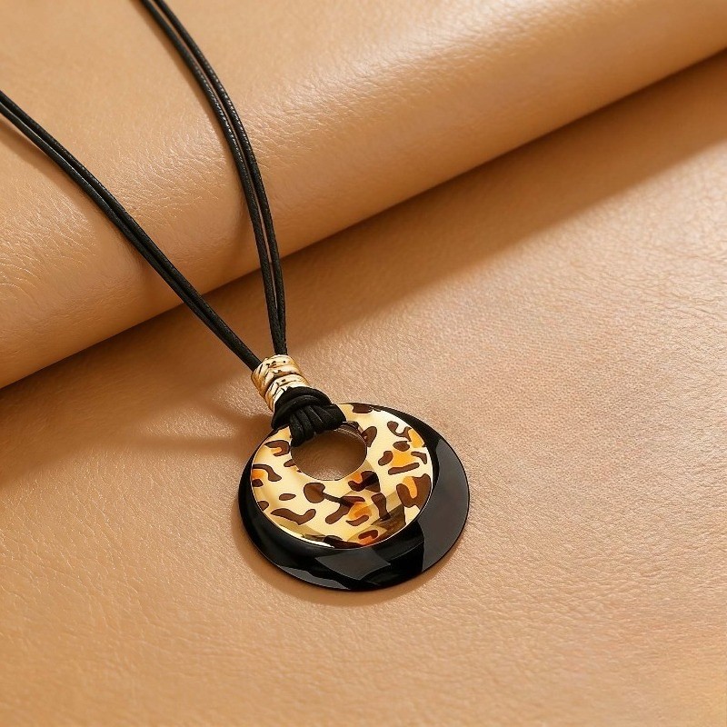 Women’s Retro Leopard Print Pendant Necklace Fashion Hip Hop Choker Chain