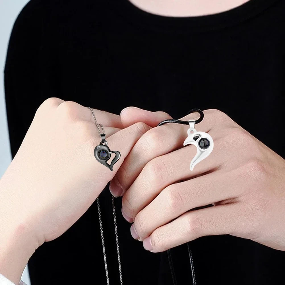 2PCs Magnetic Heart Couple Necklaces Projection I Love You in 100 Languages Gift