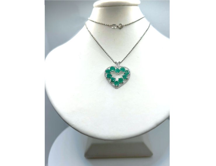 2.86ct Emerald Necklace in 18K White Gold