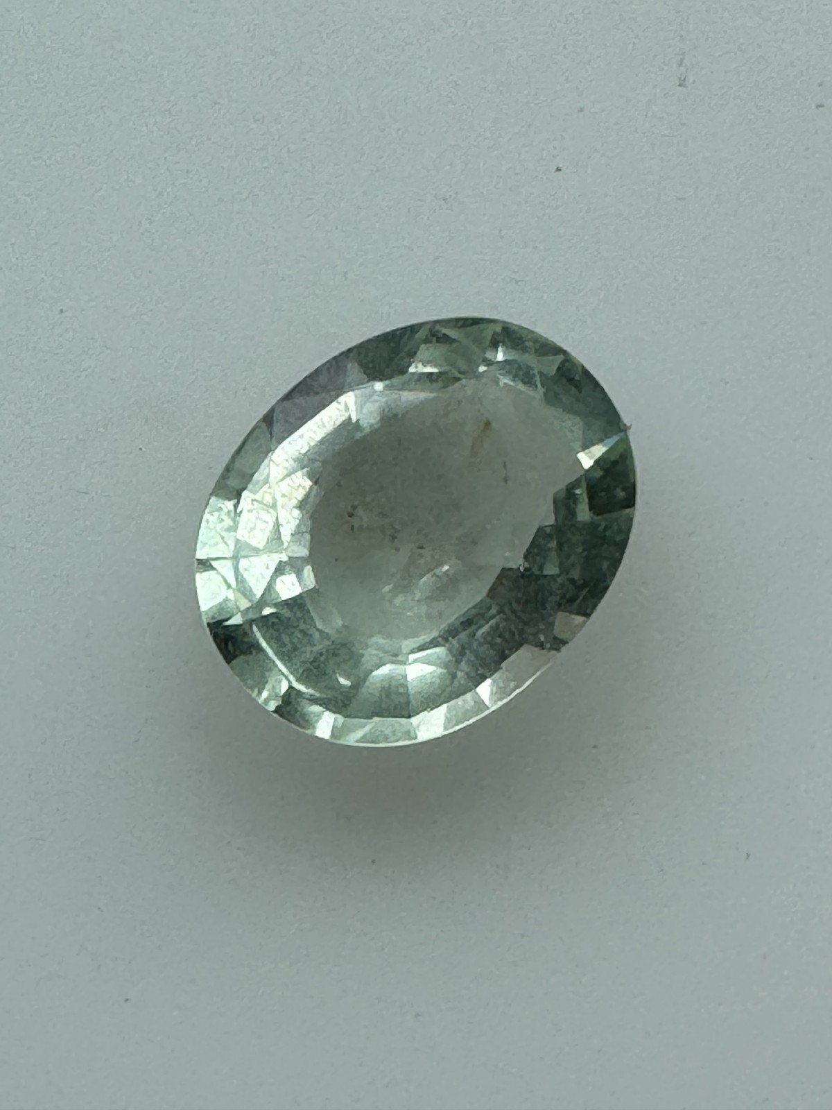 Light Green BERYL. 2.03 Carats, 10 mm x 8 mm, Oval, Very Slight Inclusion.
