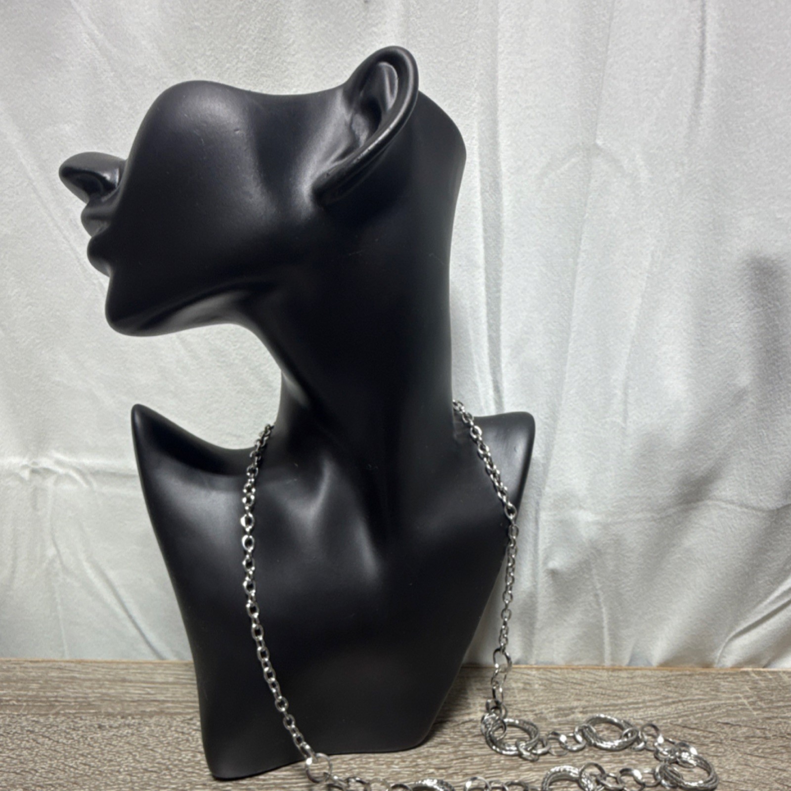 Silver Tone Metal Oval Link Chain Necklace – Chain Style, No Stone, 0 Gems