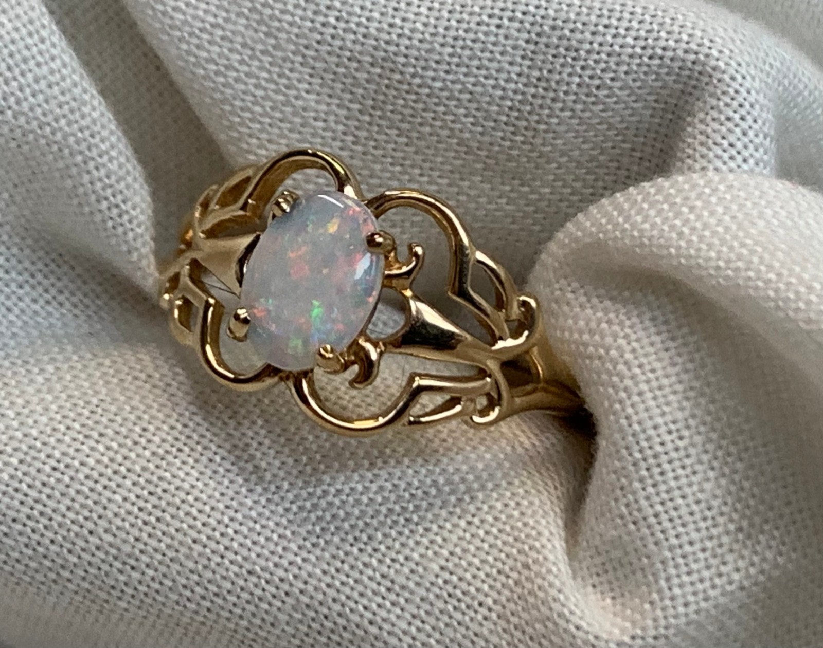 10K Yellow Gold Ring 1.53g Fine Jewelry Size 6 Band Opal Look Oval Stone *READ*