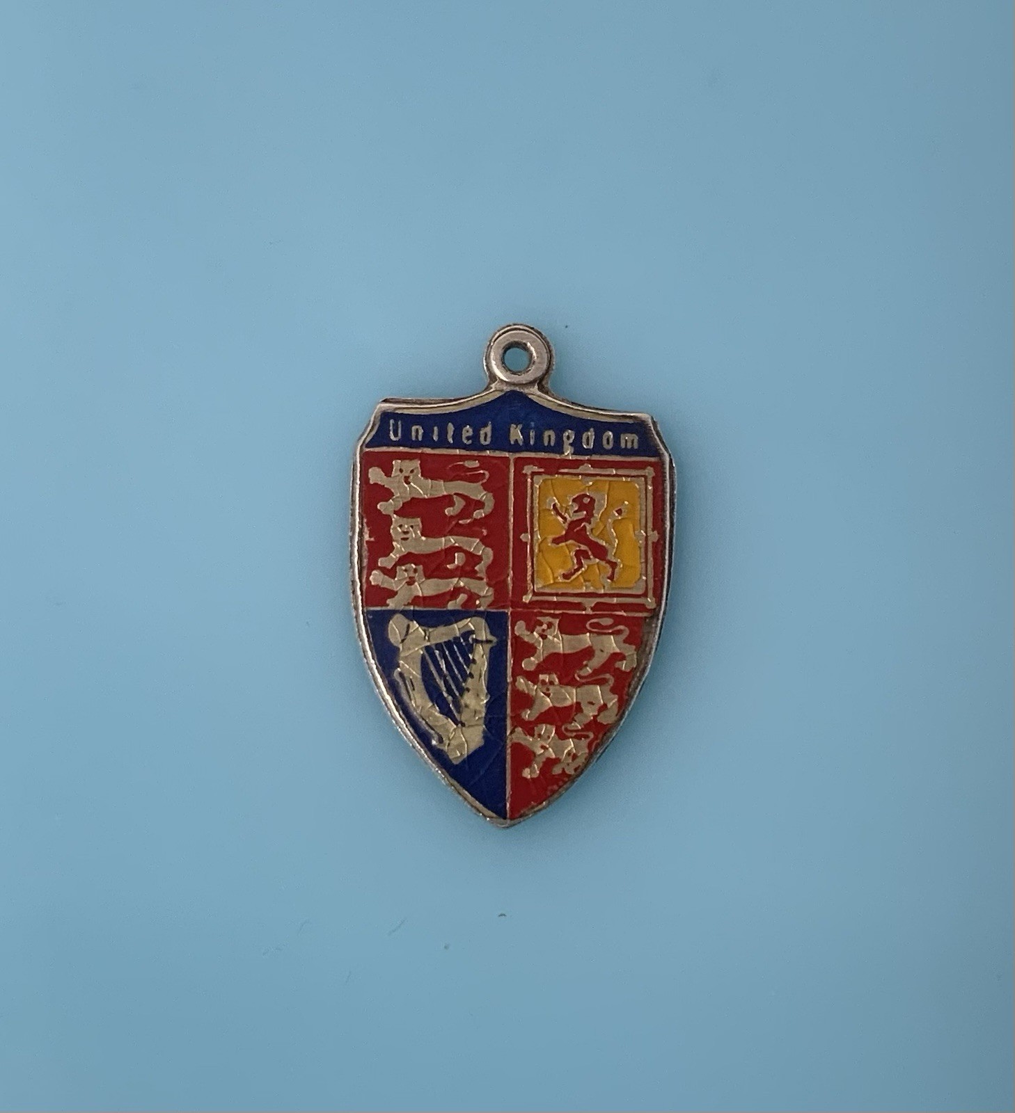 Vintage United Kingdom Coat of Arms Silver Shield Bracelet Charm 1.7g