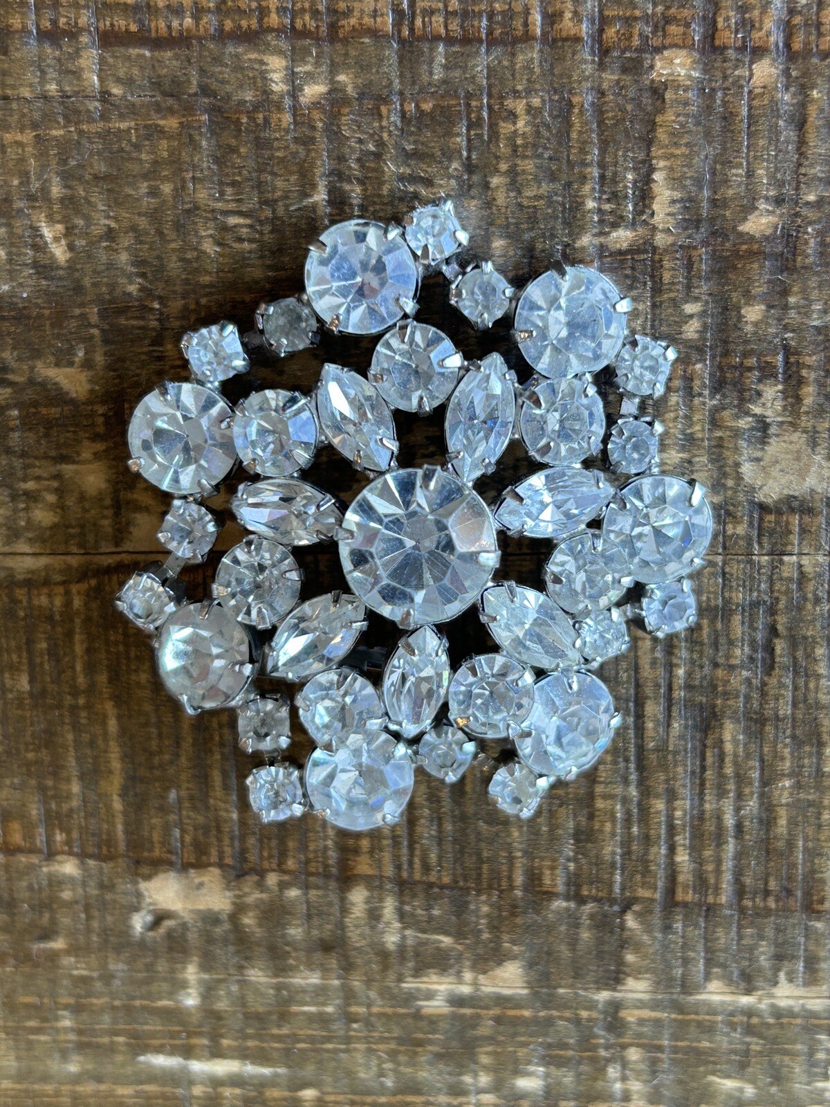 INCREDIBLE Vintage UNSIGNED DESIGNER White Rhinestone Brooch w Stones on BACK !?