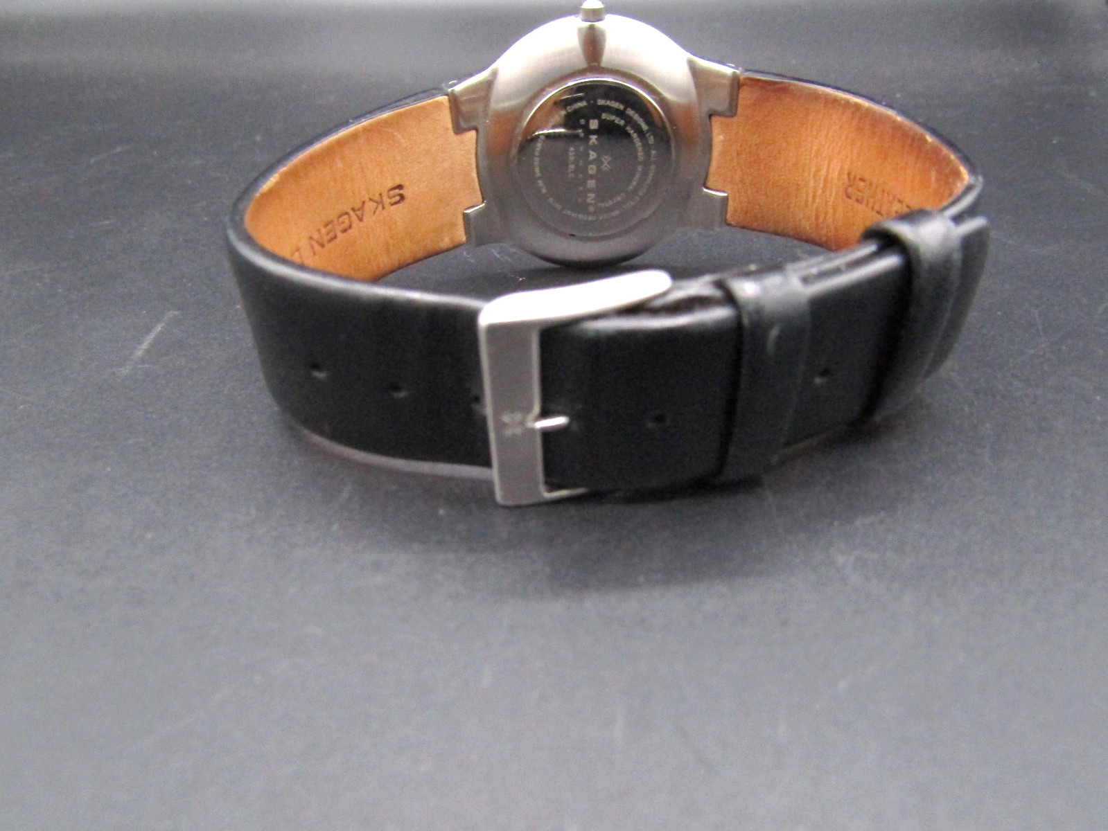 Beautiful Skagen Denmark 433LSLC Sub Second Ultra Slim Thin Case Sunk Dial Watch
