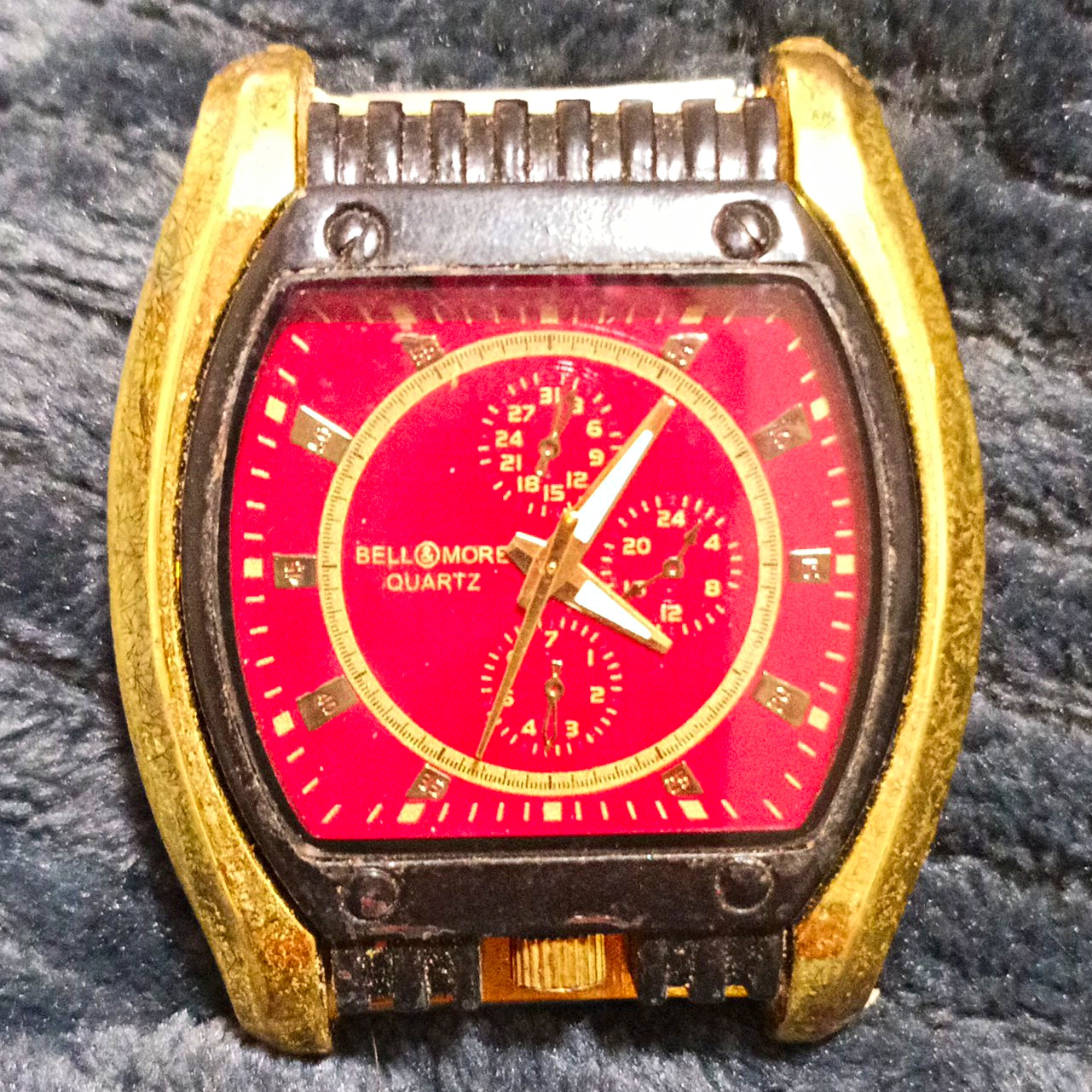 Bellmore Quartz Red Dial Gold/Black Cushion Case 35mm Black Metal Bracelet