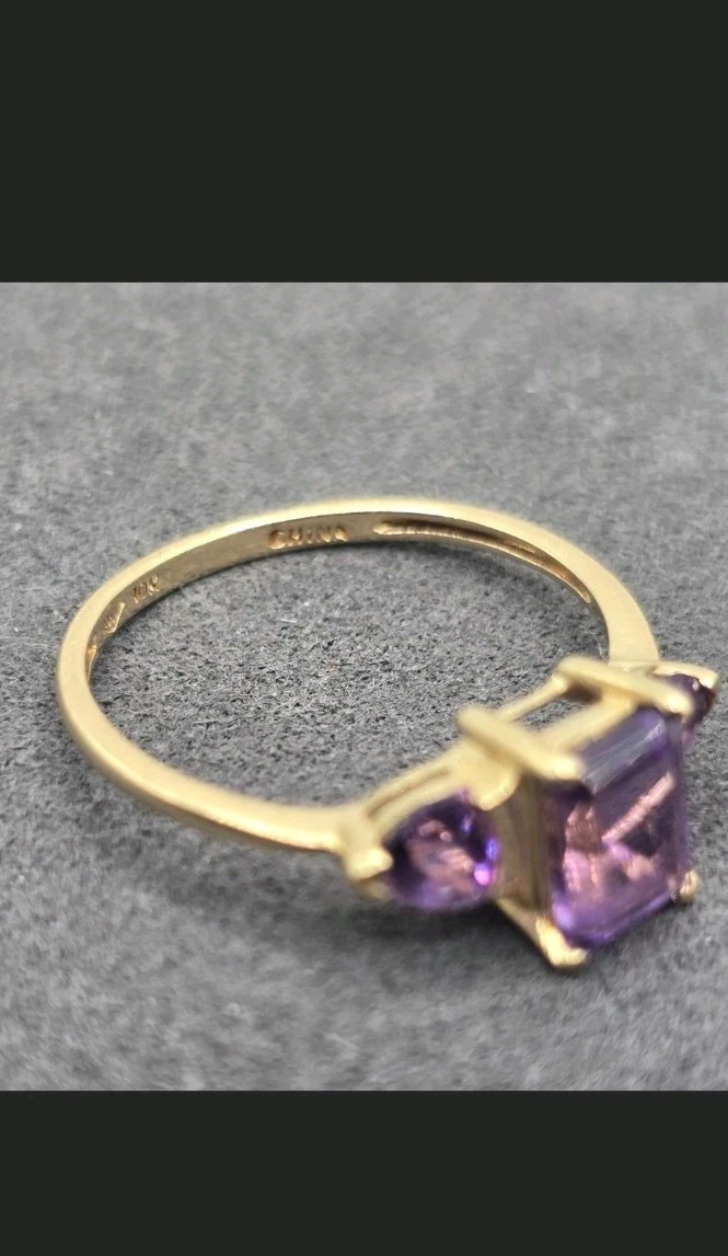 10K Yellow Gold 3-Stone Purple Amethyst Prong Setting Ring Size 7
