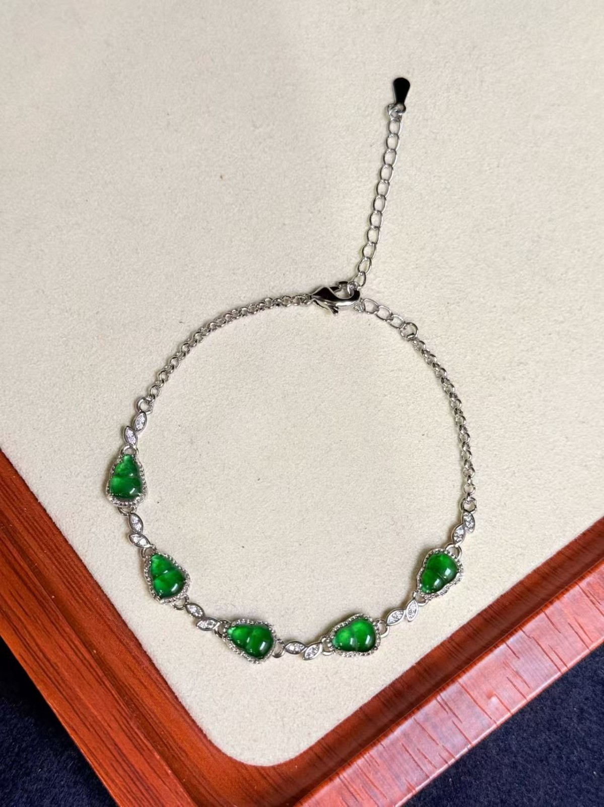Top Natural Imperial green jadeite gourd bracelet